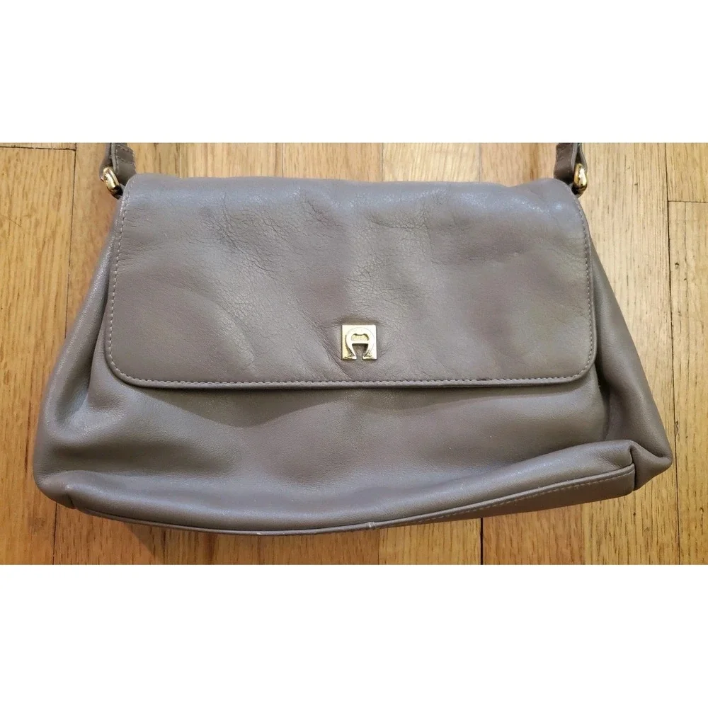 Vintage Etienne Aigner Brown Taupe Leather Purse Horseshoe Logo